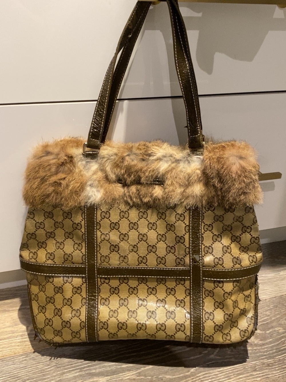 Gucci Tan vintage GG Canvas Shoulder Bag with Brown Fur Trim